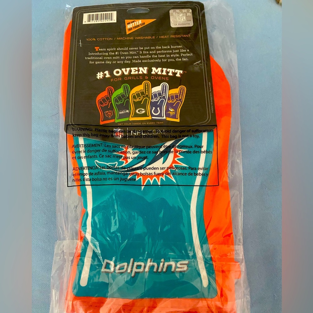 NWT NFL Oven Mitt